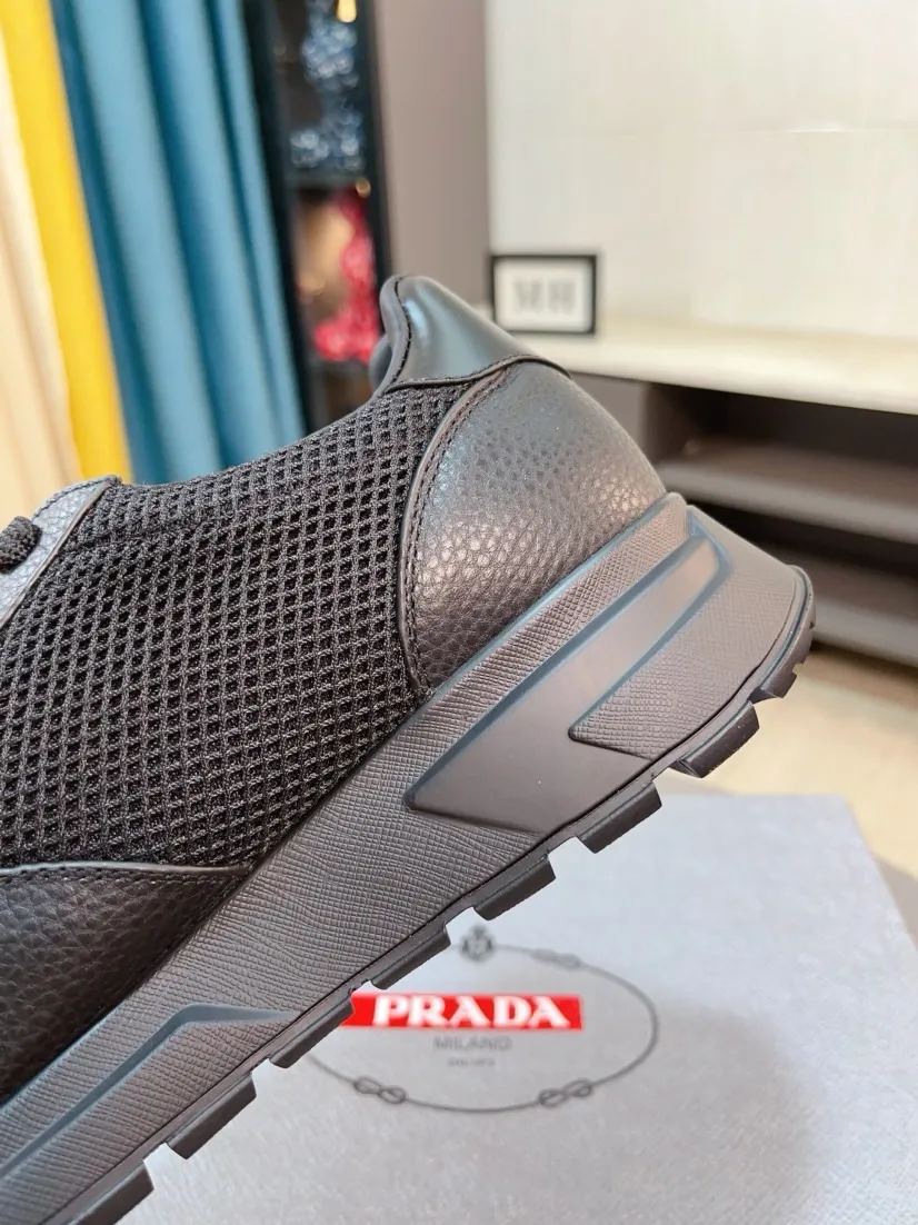 Men's shoes 💰580🌹🌹High-quality new Prada counters are launched simultaneously. The new men's shoes and 😘fabrics are selected from imported mesh and glue-spraying technology. Imported cowhide lining. 👍🏿High-end☄️Open-molded non-slip rubber outsole, exquisite lines, simple and elegant, comfortable and high-end for leisure travel. Code number: 38 to 44